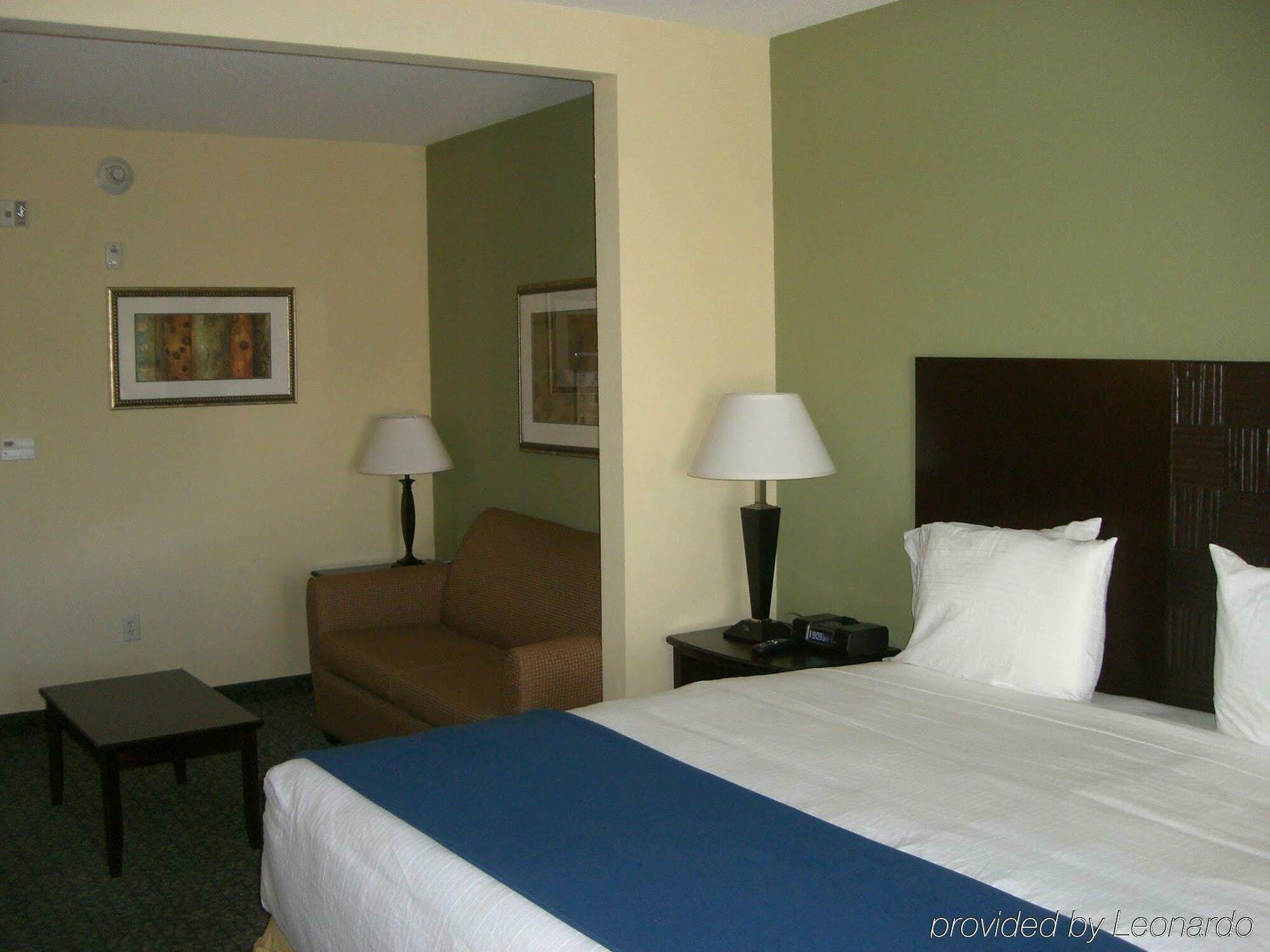 Holiday Inn Express & Suites Covington By Ihg Стая снимка